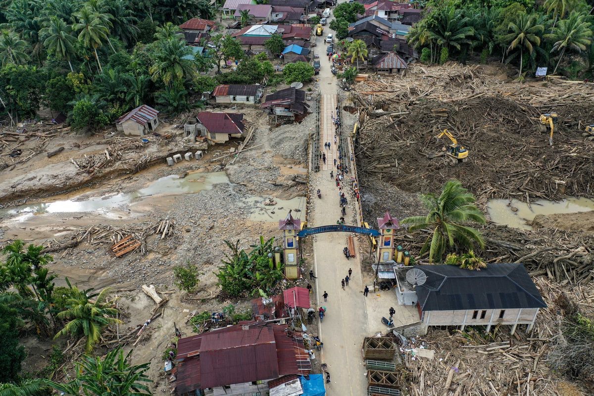 Korban Banjir Dan Longsor Sumatera Tembus 1053 Orang BNPB Masih Cari 200
