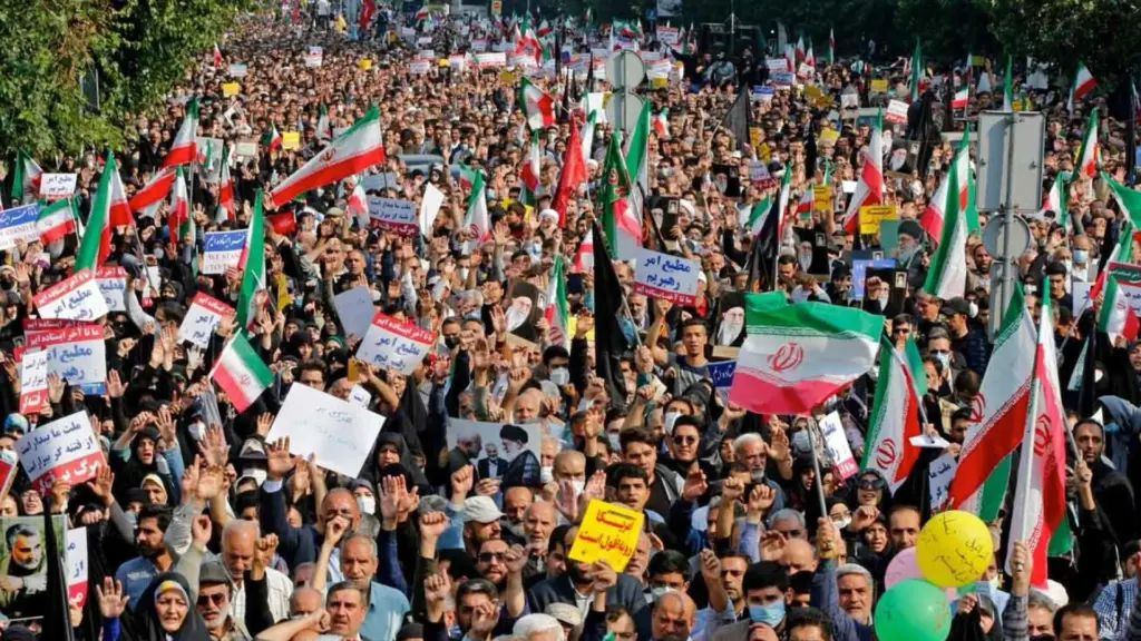 Protes Iran Menguji Rezim, Garda Revolusi Tetap Solid