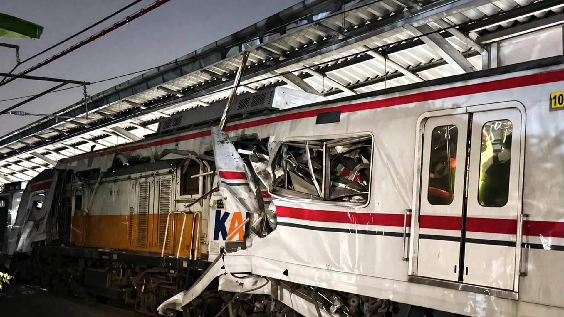 KRL Tabrakan Di Bekasi Timur Dan Korban Bertambah Jadi Lima Orang